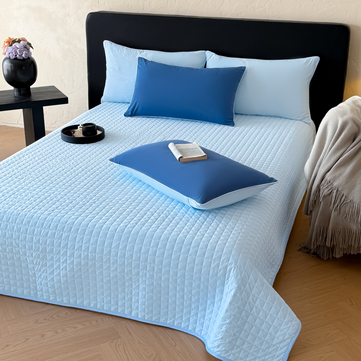 91家纺网 家纺一手货源 找家纺 羚羊语家纺 2026新款仿锦氨凉感夏被床盖四件套夹棉床盖纯色轻奢凉感丝夏凉被空调冰丝云母凉感被子被芯 静海岩蓝