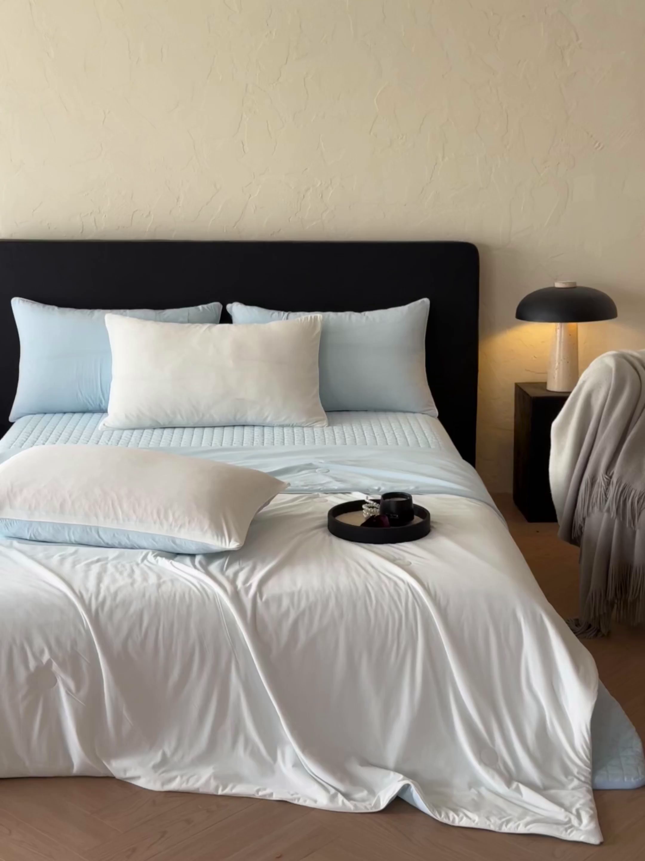 91家纺网 家纺一手货源 找家纺 （总）羚羊语家纺 2026新款仿锦氨凉感夏被床盖四件套夹棉床盖纯色轻奢凉感丝夏凉被空调冰丝云母凉感被子被芯