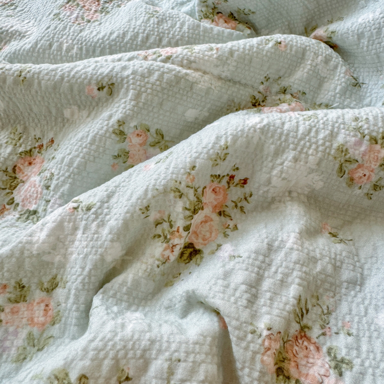 91家纺网 家纺一手货源 找家纺 禾沐 2026新款云感泡芙棉床盖夏被四件套AA款（夏被款） 柔诗意