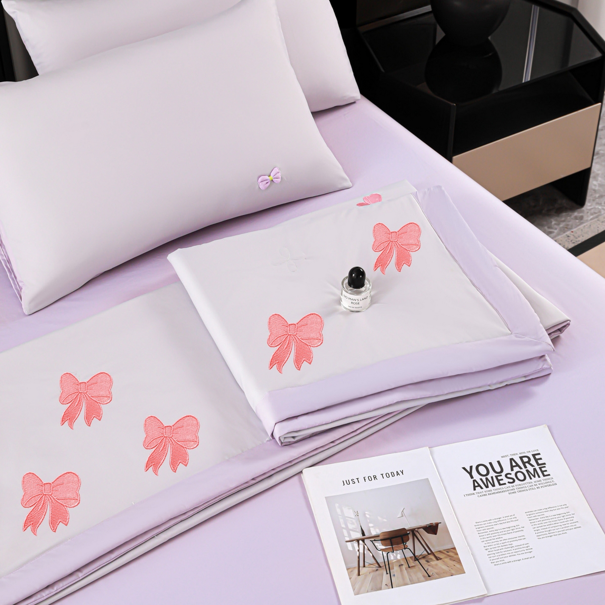 91家纺网 家纺一手货源 找家纺 佳鸿家纺 2026新款A类凉感冰柔丝刺绣手包边夏凉被夏被四件套 提供质检报告 灰紫蝴蝶结