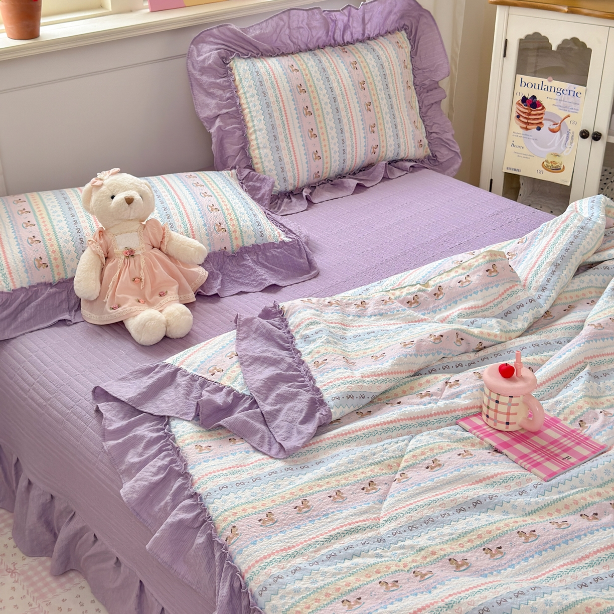 91家纺网 家纺一手货源 找家纺 禾沐 2026新款云感泡芙棉床盖夏被四件套AA款（夏被款） 甜心木马卷