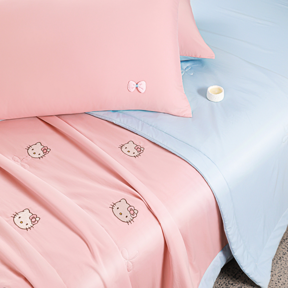 91家纺网 家纺一手货源 找家纺 佳鸿家纺 2026新款A类凉感冰柔丝刺绣手包边夏凉被夏被四件套 提供质检报告 粉蓝kt