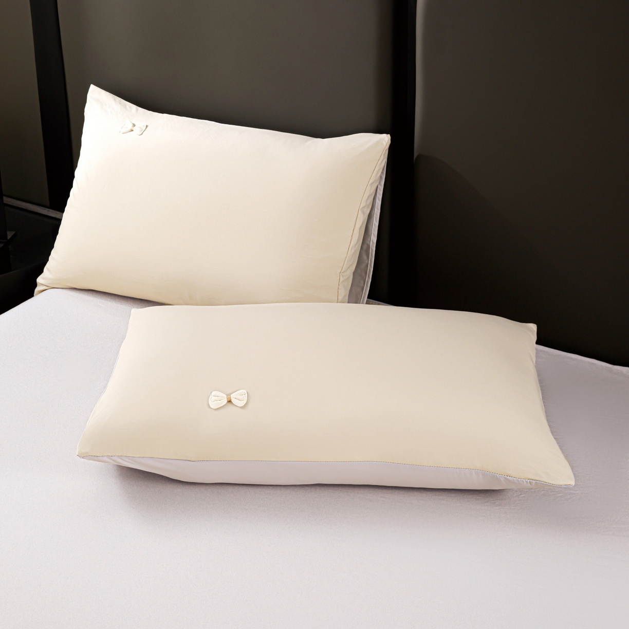 91家纺网 家纺一手货源 找家纺 佳鸿家纺 2026新款A类凉感冰柔丝刺绣手包边夏凉被夏被四件套 提供质检报告 咖+灰小熊