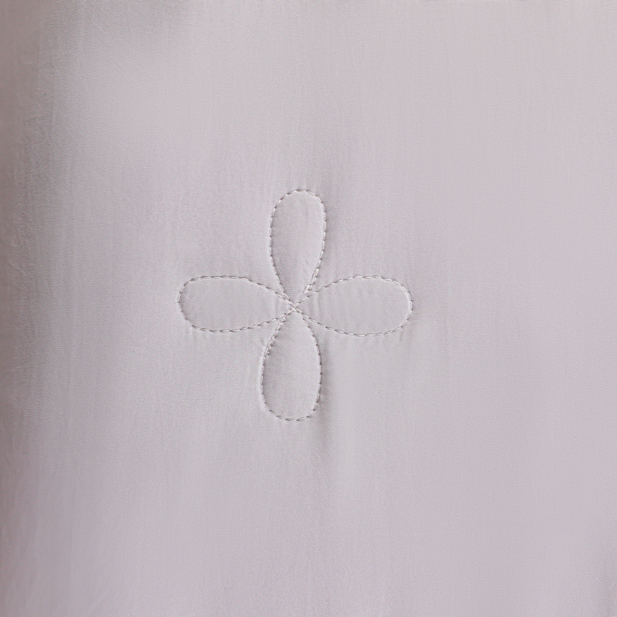 91家纺网 家纺一手货源 找家纺 佳鸿家纺 2026新款A类凉感冰柔丝刺绣手包边夏凉被夏被四件套 提供质检报告 灰紫蝴蝶结