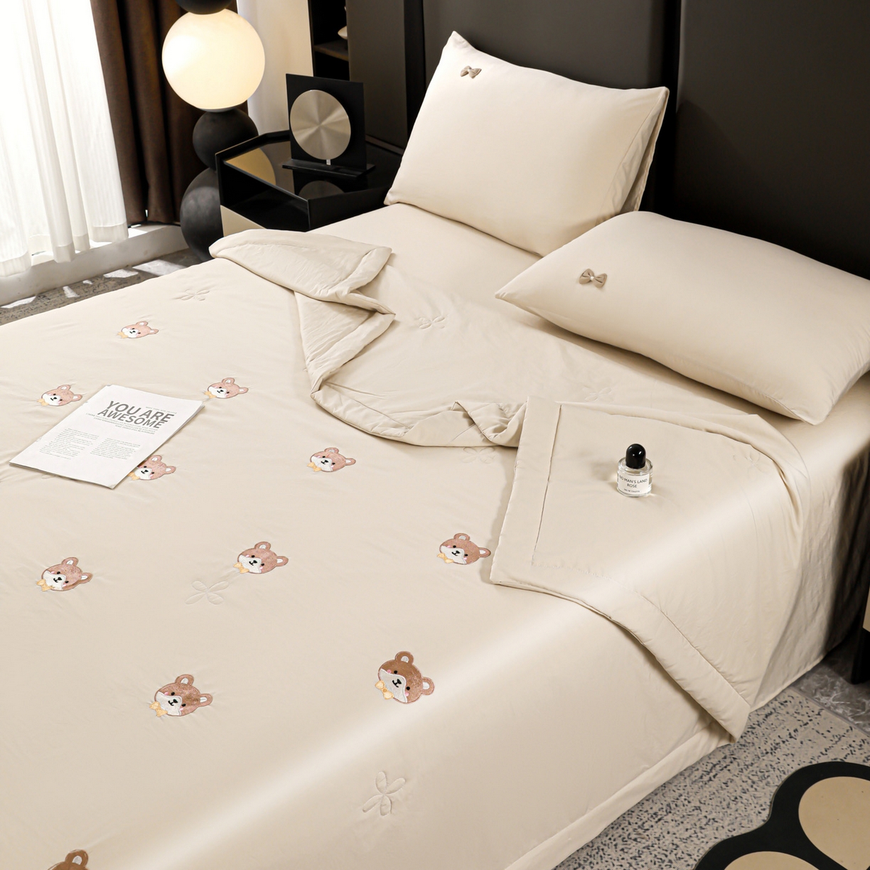 91家纺网 家纺一手货源 找家纺 佳鸿家纺 2026新款A类凉感冰柔丝刺绣手包边夏凉被夏被四件套 提供质检报告 奶咖小熊