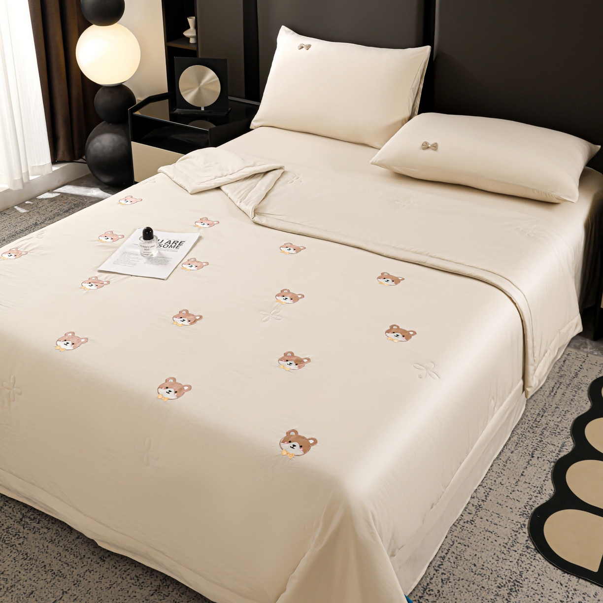 91家纺网 家纺一手货源 找家纺 佳鸿家纺 2026新款A类凉感冰柔丝刺绣手包边夏凉被夏被四件套 提供质检报告 奶咖小熊