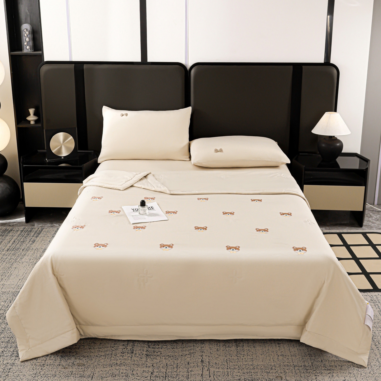 91家纺网 家纺一手货源 找家纺 佳鸿家纺 2026新款A类凉感冰柔丝刺绣手包边夏凉被夏被四件套 提供质检报告 奶咖小熊