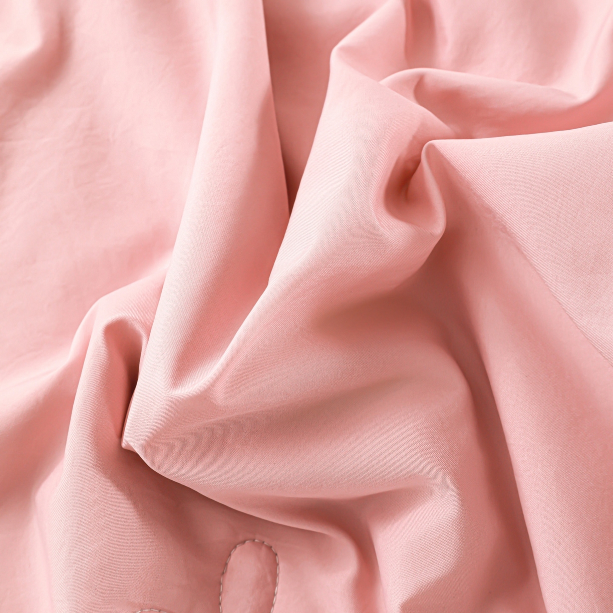 91家纺网 家纺一手货源 找家纺 佳鸿家纺 2026新款A类凉感冰柔丝刺绣手包边夏凉被夏被四件套 提供质检报告 粉紫蝴蝶结