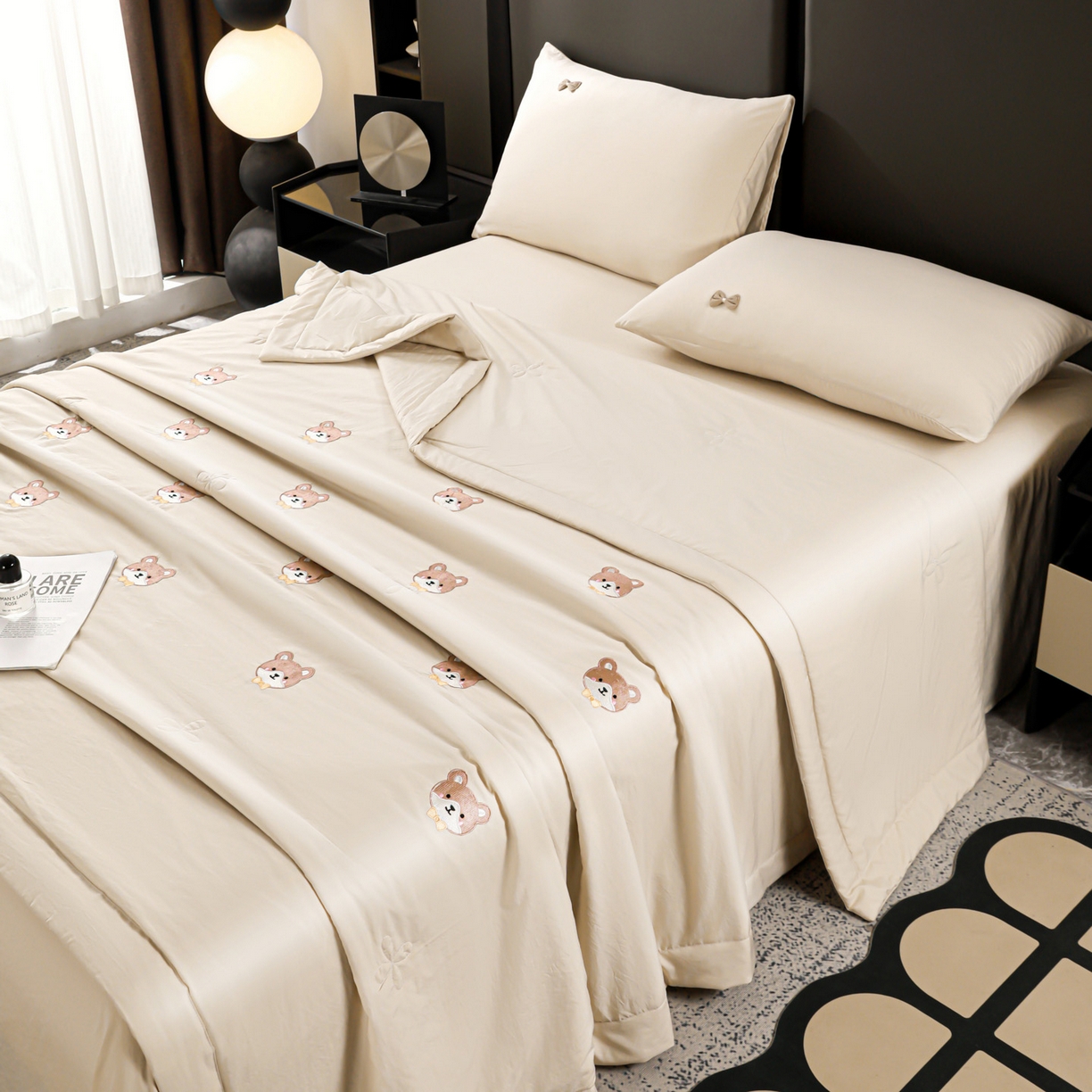 91家纺网 家纺一手货源 找家纺 佳鸿家纺 2026新款A类凉感冰柔丝刺绣手包边夏凉被夏被四件套 提供质检报告 奶咖小熊