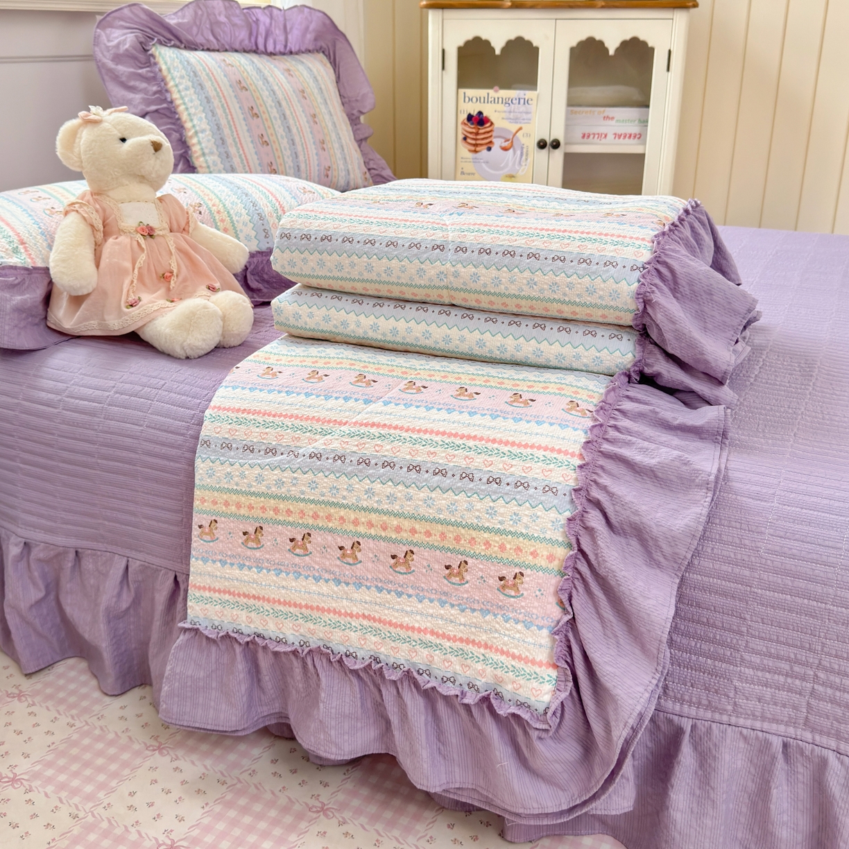 91家纺网 家纺一手货源 找家纺 禾沐 2026新款云感泡芙棉床盖夏被四件套AA款（夏被款） 甜心木马卷