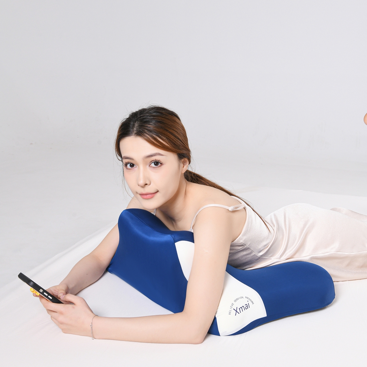 91家纺网 家纺一手货源 找家纺 圣靓家纺 2026新款多功能手机趴睡枕-人体工学床上趴睡枕芯趴着睡觉玩手机神器枕头枕芯  海洋蓝