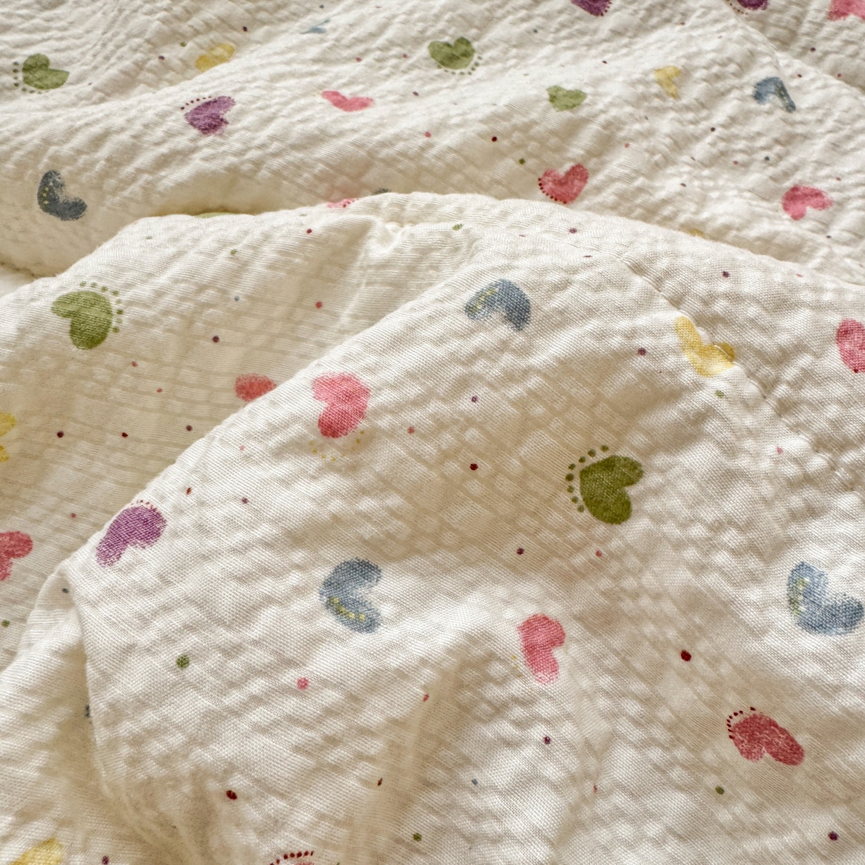 91家纺网 家纺一手货源 找家纺 禾沐 2026新款云感泡芙棉床盖夏被四件套AA款（夏被款） 爱心点点