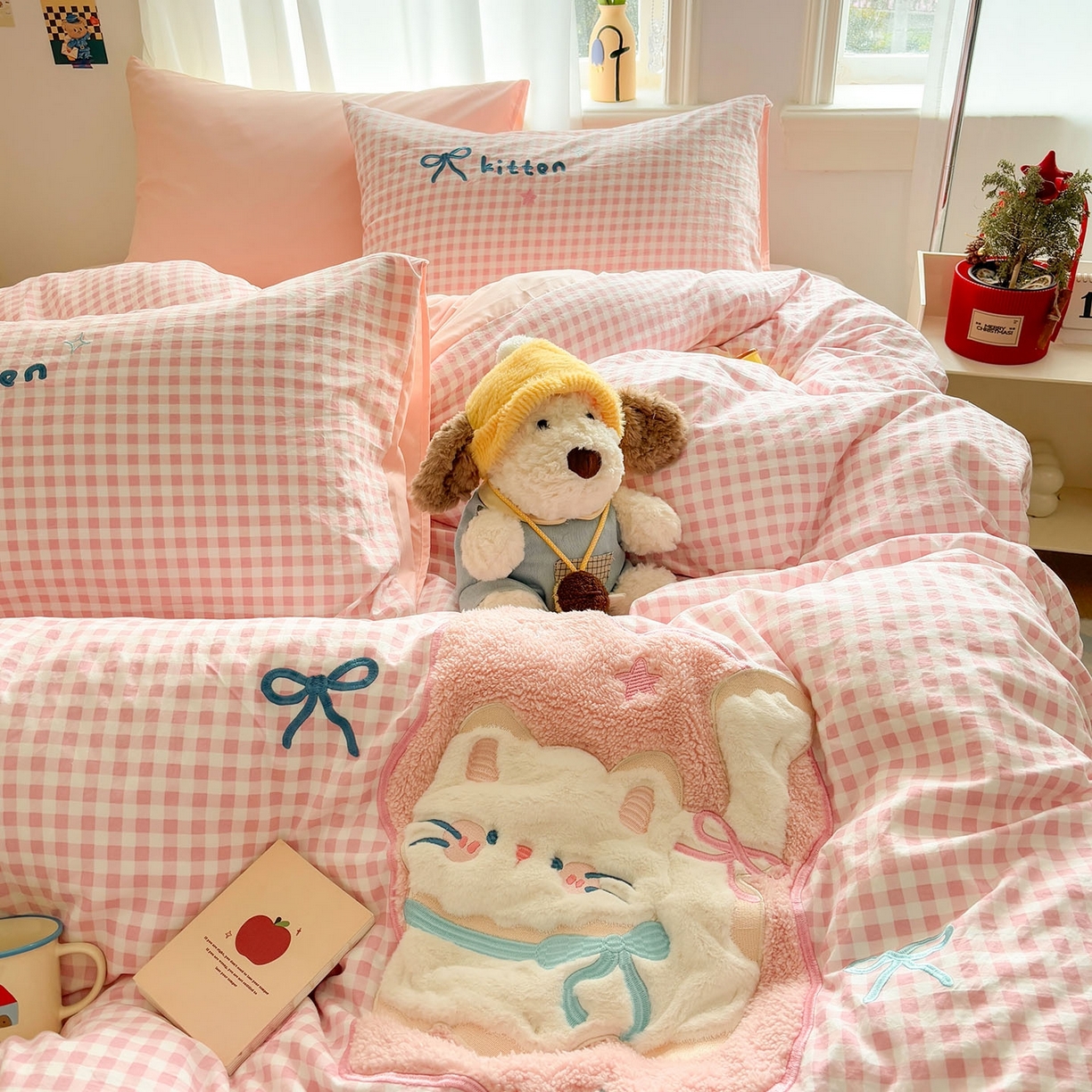 91家纺网 家纺一手货源 找家纺 2026新款卡通刺绣四件套水洗棉毛巾绣三件套学生宿舍被套床笠贴布绣