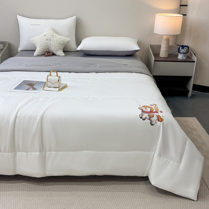 91家纺网 家纺一手货源 找家纺 （总）蕾诺家纺 2026新款冰丝烫画夏被空调被夏凉被 被子被芯