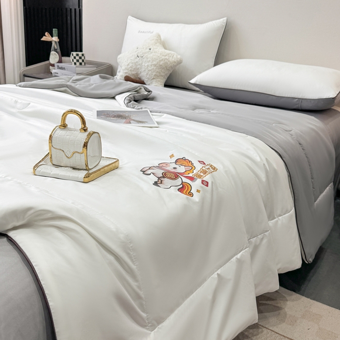 91家纺网 家纺一手货源 找家纺 （总）蕾诺家纺 2026新款冰丝烫画夏被空调被夏凉被 被子被芯