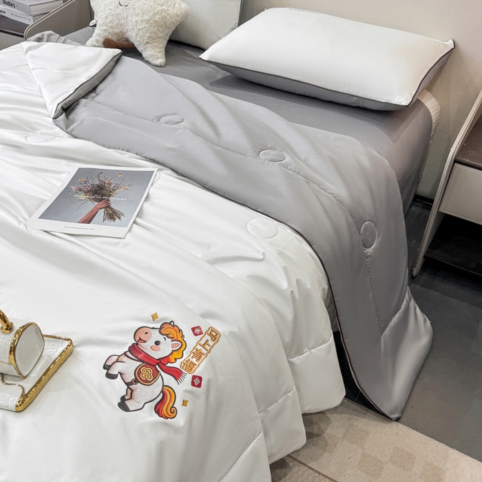 91家纺网 家纺一手货源 找家纺 蕾诺家纺 2026新款冰丝烫画夏被空调被夏凉被 被子被芯 灰白