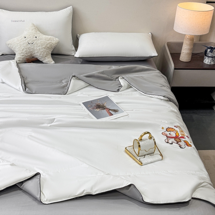 91家纺网 家纺一手货源 找家纺 蕾诺家纺 2026新款冰丝烫画夏被空调被夏凉被 被子被芯 灰白