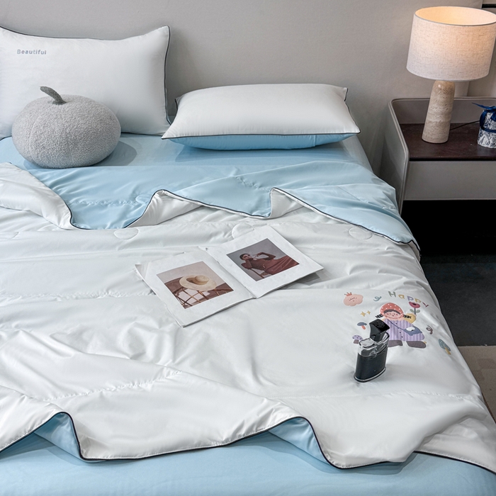 91家纺网 家纺一手货源 找家纺 蕾诺家纺 2026新款冰丝烫画夏被空调被夏凉被 被子被芯 浅蓝白