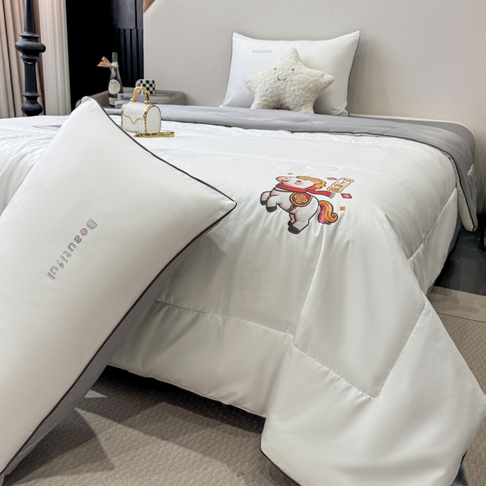 91家纺网 家纺一手货源 找家纺 蕾诺家纺 2026新款冰丝烫画夏被空调被夏凉被 被子被芯 灰白