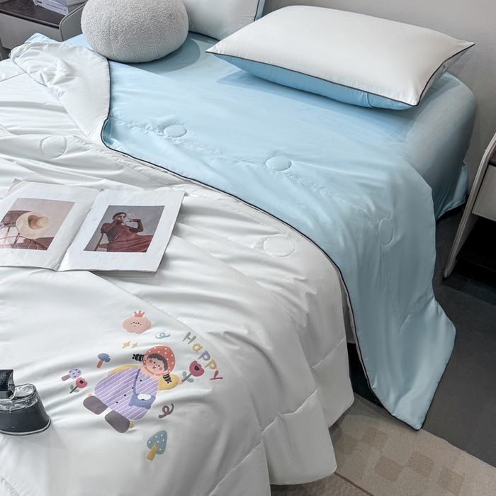 91家纺网 家纺一手货源 找家纺 蕾诺家纺 2026新款冰丝烫画夏被空调被夏凉被 被子被芯 浅蓝白