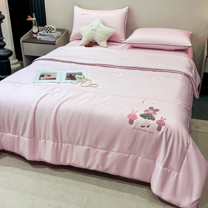 91家纺网 家纺一手货源 找家纺 蕾诺家纺 2026新款冰丝烫画夏被空调被夏凉被 被子被芯 粉色