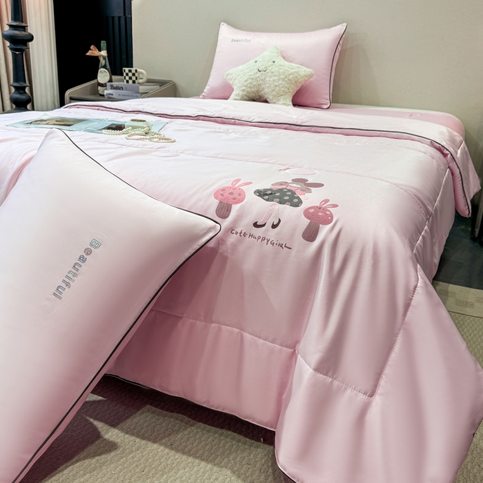 91家纺网 家纺一手货源 找家纺 蕾诺家纺 2026新款冰丝烫画夏被空调被夏凉被 被子被芯 粉色