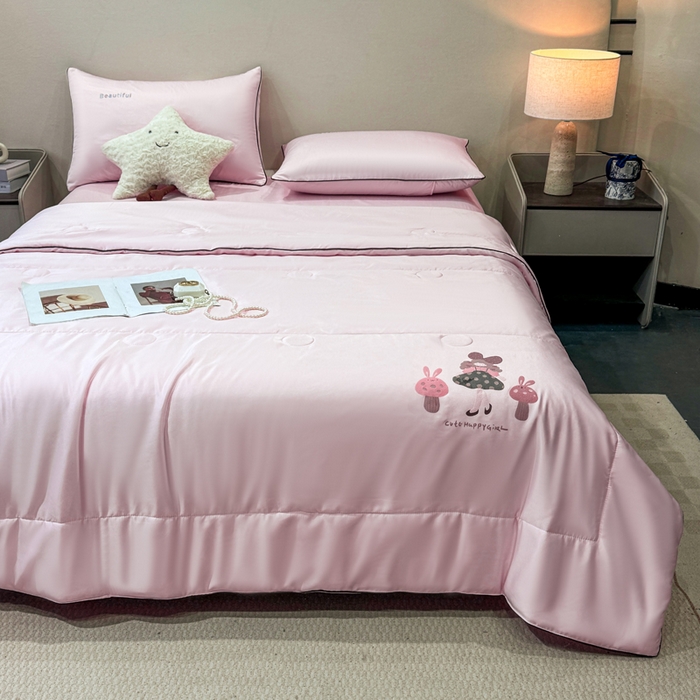 91家纺网 家纺一手货源 找家纺 蕾诺家纺 2026新款冰丝烫画夏被空调被夏凉被 被子被芯 粉色