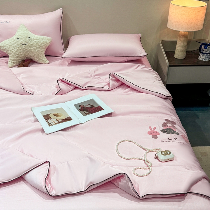 91家纺网 家纺一手货源 找家纺 蕾诺家纺 2026新款冰丝烫画夏被空调被夏凉被 被子被芯 粉色