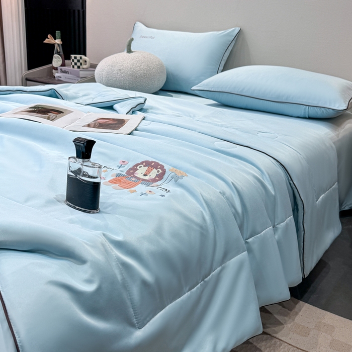 91家纺网 家纺一手货源 找家纺 蕾诺家纺 2026新款冰丝烫画夏被空调被夏凉被 被子被芯 浅蓝