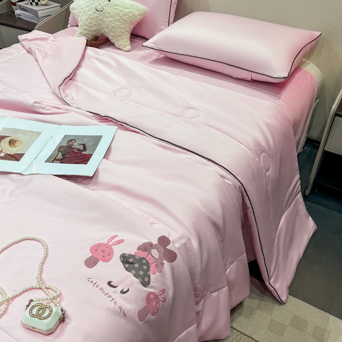 91家纺网 家纺一手货源 找家纺 蕾诺家纺 2026新款冰丝烫画夏被空调被夏凉被 被子被芯 粉色