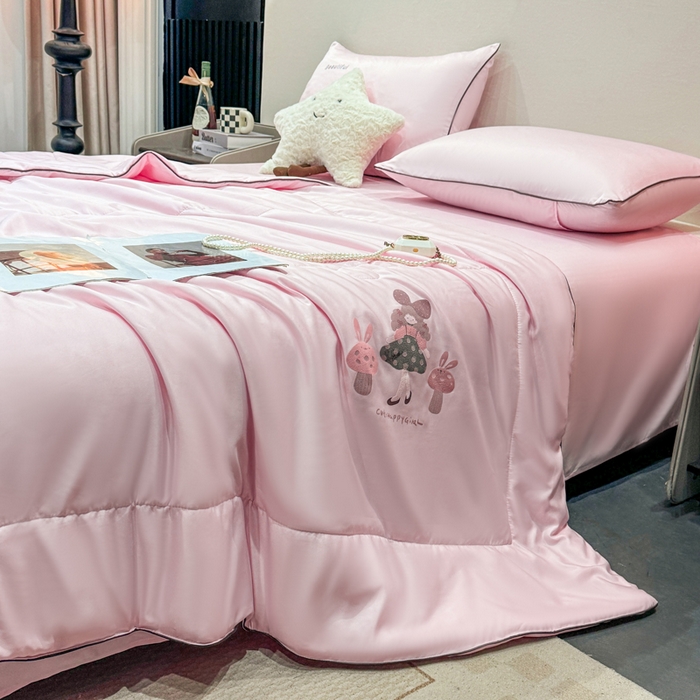 91家纺网 家纺一手货源 找家纺 蕾诺家纺 2026新款冰丝烫画夏被空调被夏凉被 被子被芯 粉色