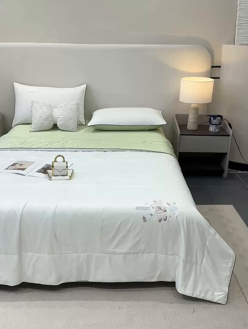 91家纺网 家纺一手货源 找家纺 蕾诺家纺 2026新款冰丝烫画夏被空调被夏凉被 被子被芯 绿白