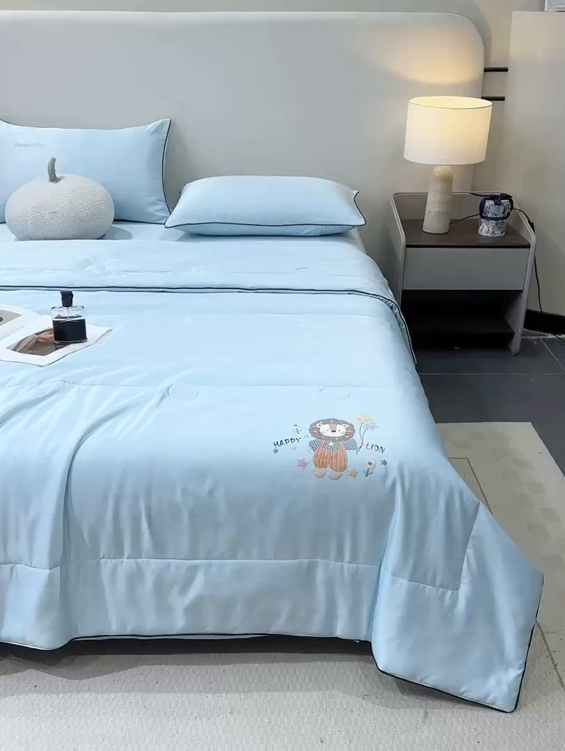 91家纺网 家纺一手货源 找家纺 蕾诺家纺 2026新款冰丝烫画夏被空调被夏凉被 被子被芯 浅蓝