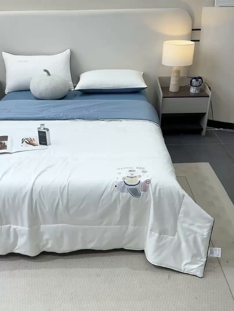 91家纺网 家纺一手货源 找家纺 蕾诺家纺 2026新款冰丝烫画夏被空调被夏凉被 被子被芯 浅蓝白