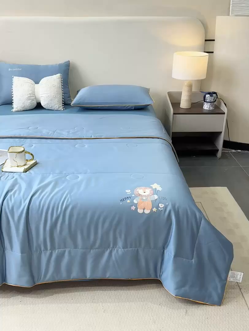 91家纺网 家纺一手货源 找家纺 蕾诺家纺 2026新款冰丝烫画夏被空调被夏凉被 被子被芯 蓝色