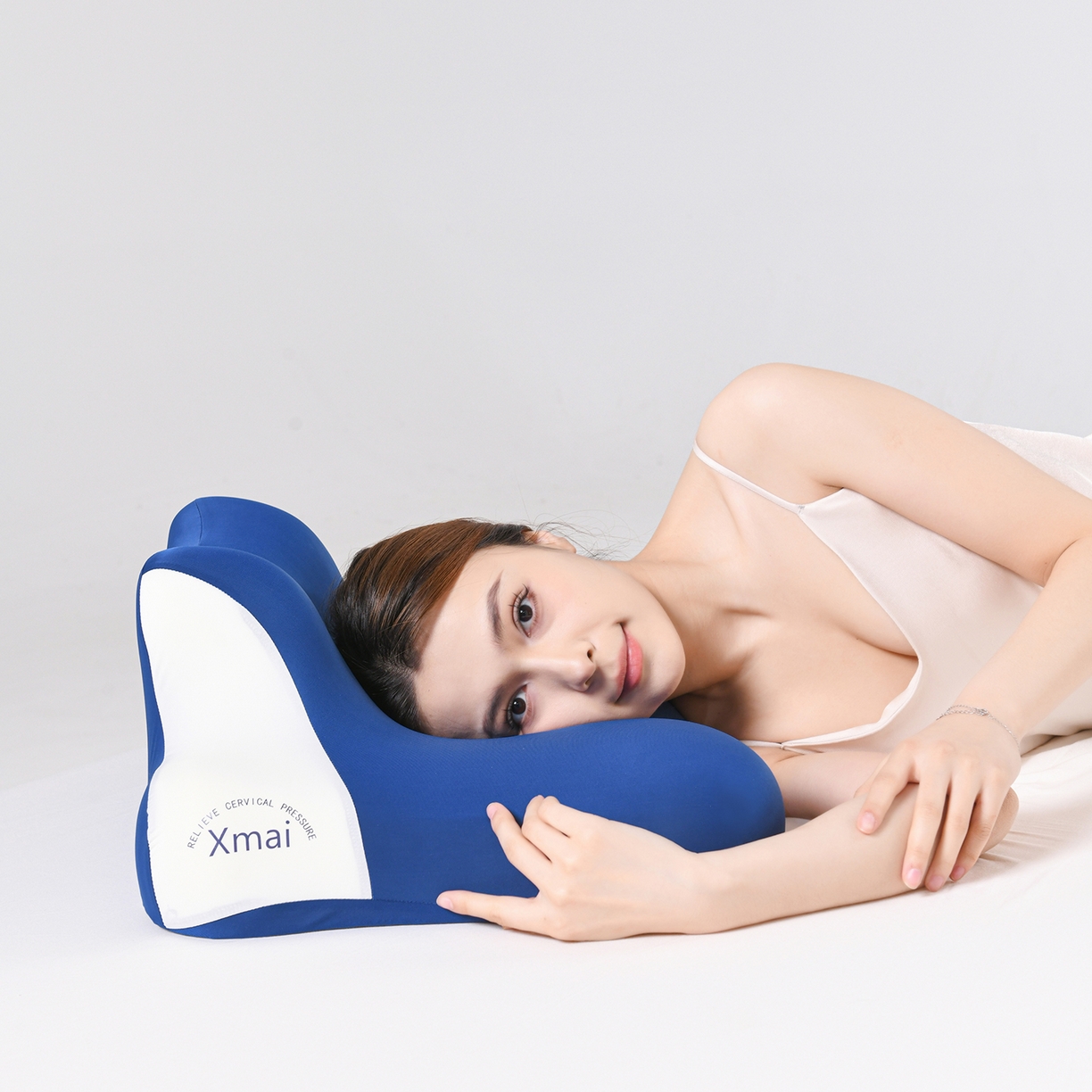 91家纺网 家纺一手货源 找家纺 （总）圣楚家纺 2026新款多功能手机趴睡枕-人体工学床上趴睡枕芯趴着睡觉玩手机神器枕头枕芯