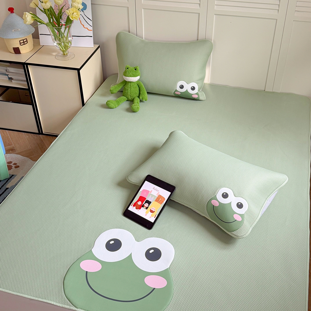 91家纺网 家纺一手货源 找家纺 GUJARY古家丽 2026新款即凉萌趣中分子床笠凉席三件套-风格二 青呱仔