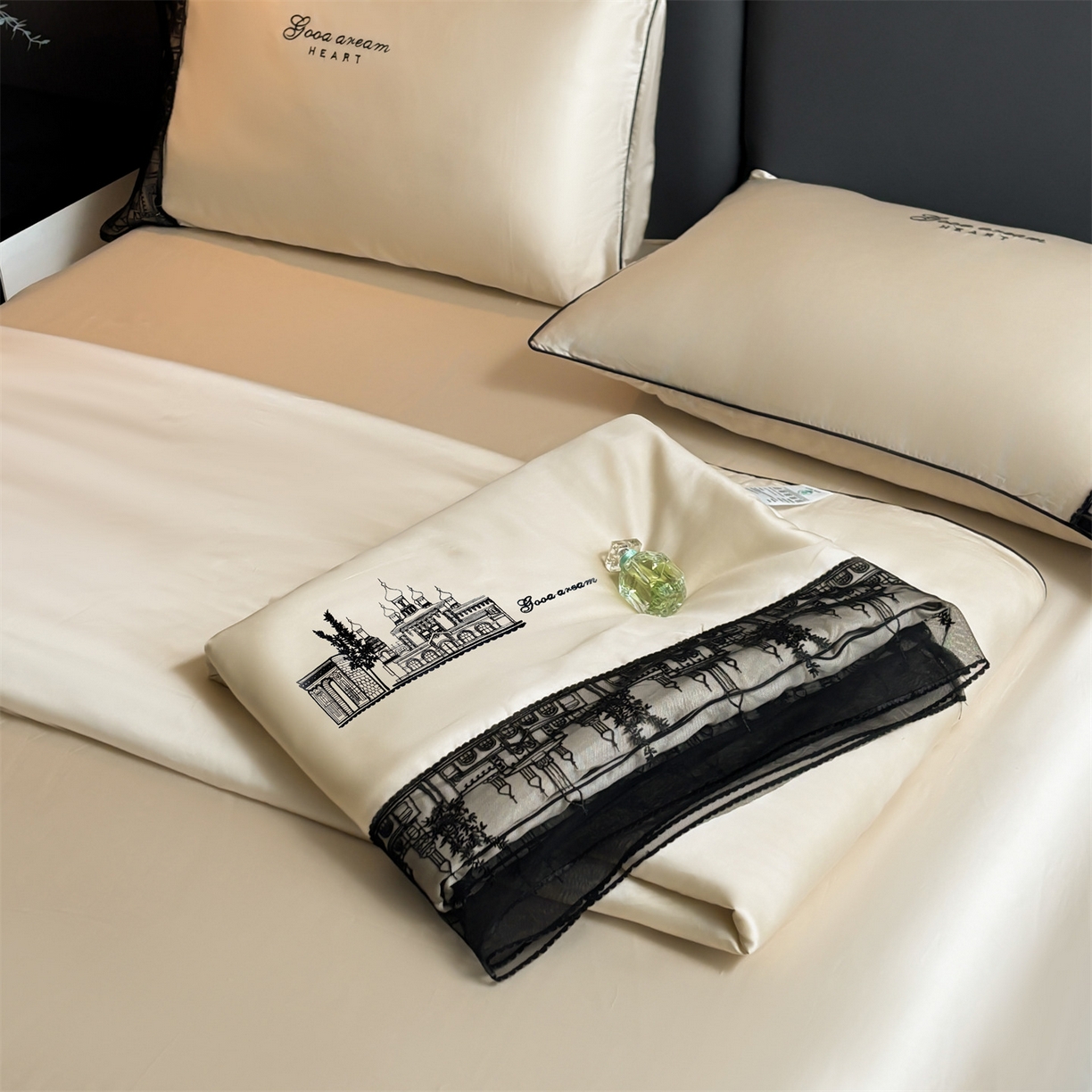 91家纺网 家纺一手货源 找家纺 梵蒂莎 2026新款黑纱城堡系列60s兰精天丝夏被四件套夏凉被空调被被子被芯床单枕套床笠（需要买家秀，加微信 黑纱城堡-居其香槟