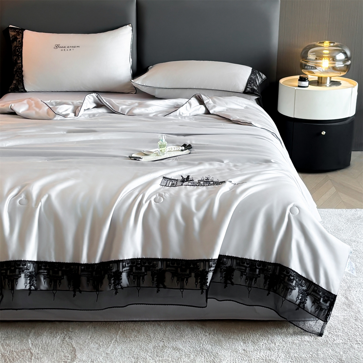 91家纺网 家纺一手货源 找家纺 梵蒂莎 2026新款黑纱城堡系列60s兰精天丝夏被四件套夏凉被空调被被子被芯床单枕套床笠（需要买家秀，加微信 黑纱城堡-浅灰