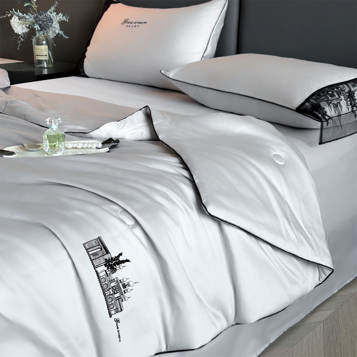 91家纺网 家纺一手货源 找家纺 梵蒂莎 2026新款黑纱城堡系列60s兰精天丝夏被四件套夏凉被空调被被子被芯床单枕套床笠（需要买家秀，加微信 黑纱城堡-浅灰