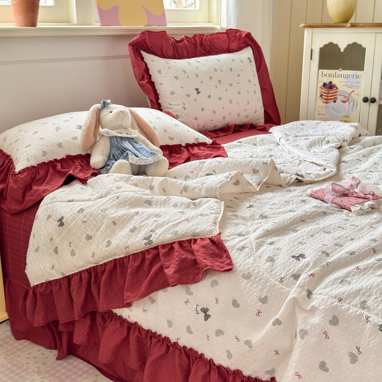 91家纺网 家纺一手货源 找家纺 禾沐 2026新款云感泡芙棉床盖夏被四件套AA款（夏被款） 灰蝴蝶结