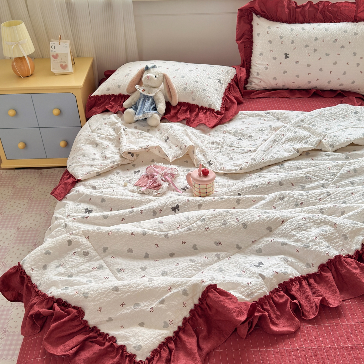 91家纺网 家纺一手货源 找家纺 禾沐 2026新款云感泡芙棉床盖夏被四件套AA款（夏被款） 灰蝴蝶结