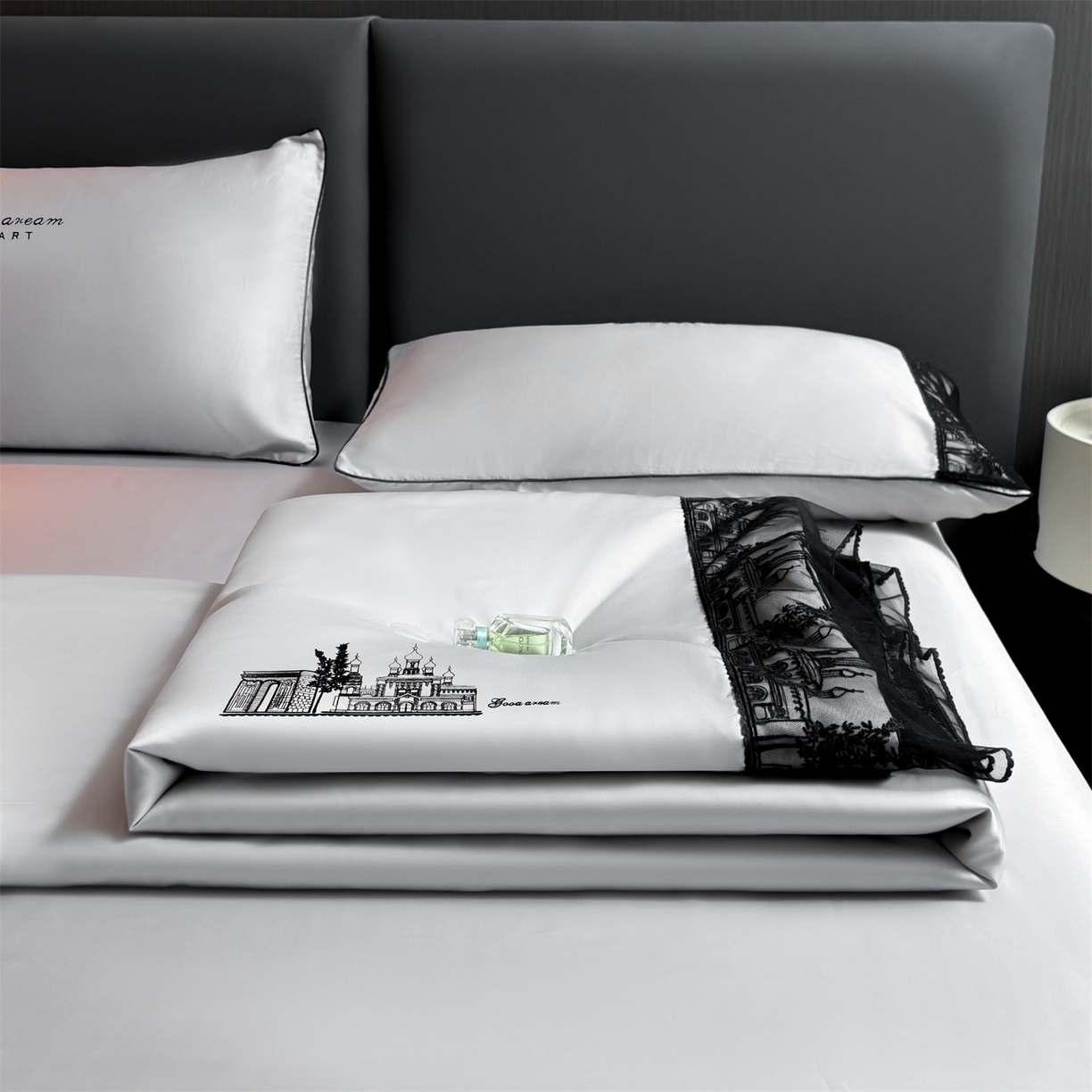 91家纺网 家纺一手货源 找家纺 梵蒂莎 2026新款黑纱城堡系列60s兰精天丝夏被四件套夏凉被空调被被子被芯床单枕套床笠（需要买家秀，加微信 黑纱城堡-浅灰