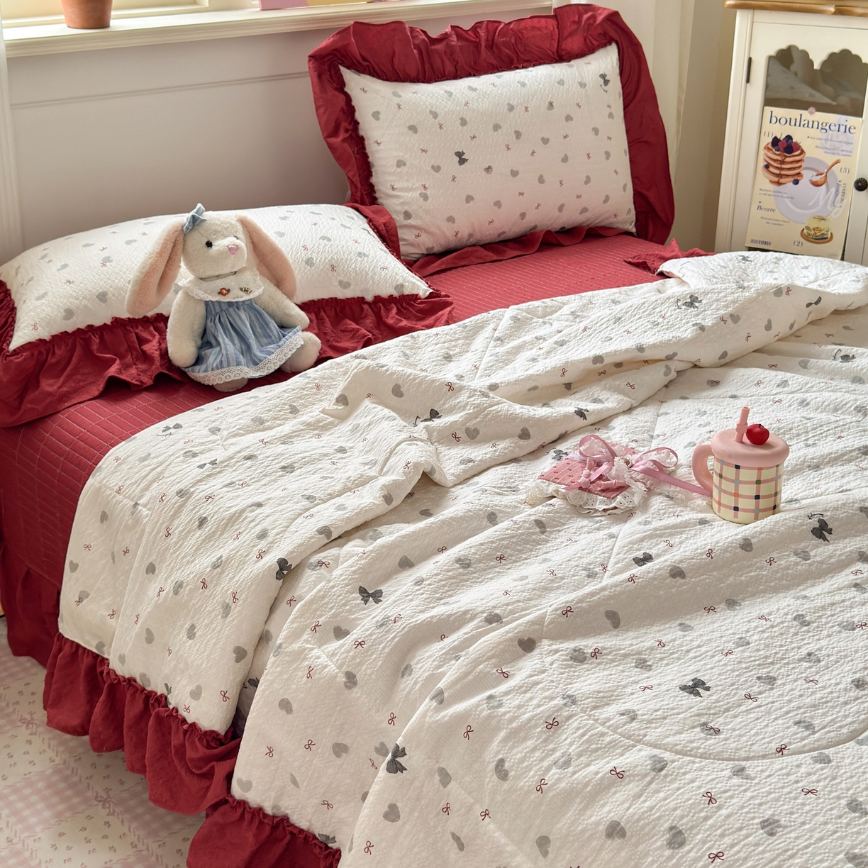 91家纺网 家纺一手货源 找家纺 禾沐 2026新款云感泡芙棉床盖夏被四件套AA款（夏被款） 灰蝴蝶结