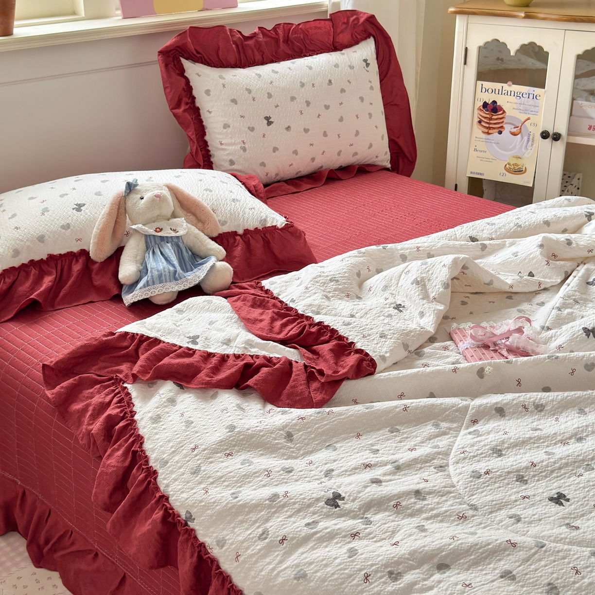 91家纺网 家纺一手货源 找家纺 禾沐 2026新款云感泡芙棉床盖夏被四件套AA款（夏被款） 灰蝴蝶结