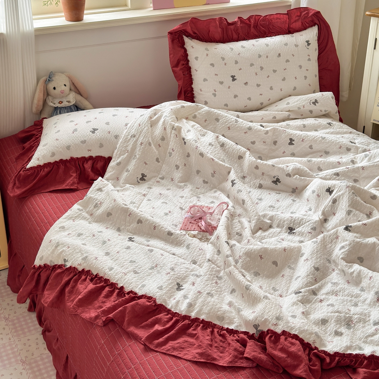 91家纺网 家纺一手货源 找家纺 禾沐 2026新款云感泡芙棉床盖夏被四件套AA款（夏被款） 灰蝴蝶结