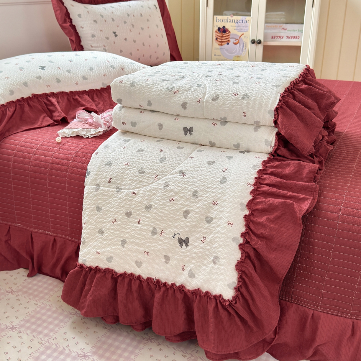 91家纺网 家纺一手货源 找家纺 禾沐 2026新款云感泡芙棉床盖夏被四件套AA款（夏被款） 灰蝴蝶结