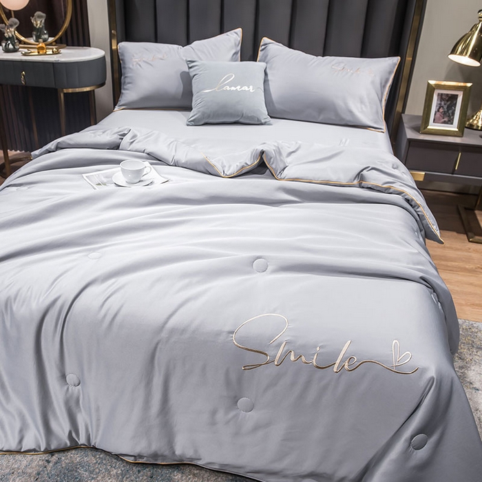 91家纺网 家纺一手货源 找家纺 蕾诺家纺 2026新款冰丝刺绣真丝轻奢简约夏被 被子被芯 潮流-浅灰