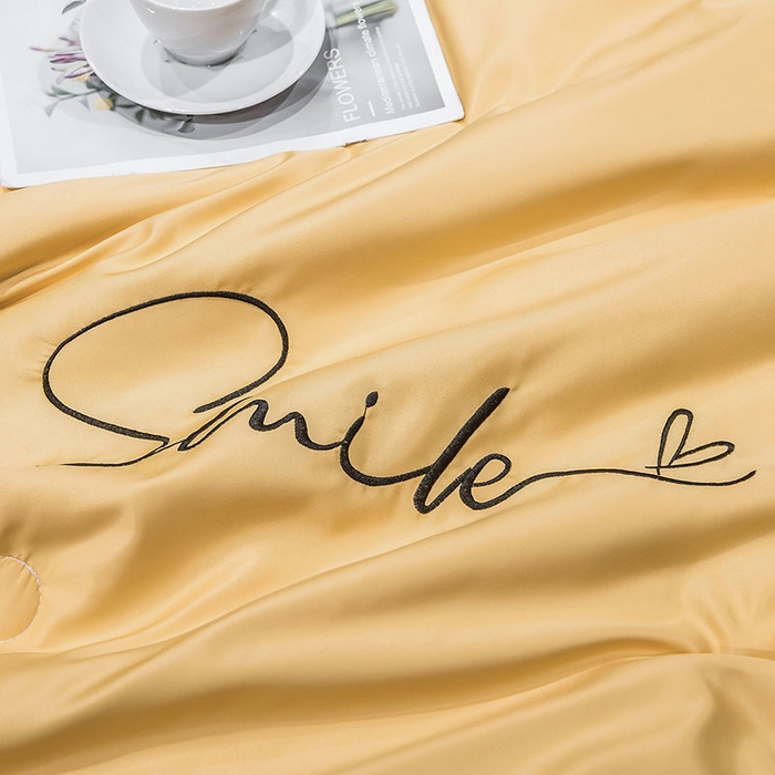 91家纺网 家纺一手货源 找家纺 蕾诺家纺 2026新款冰丝刺绣真丝轻奢简约夏被 被子被芯 潮流-嫩黄