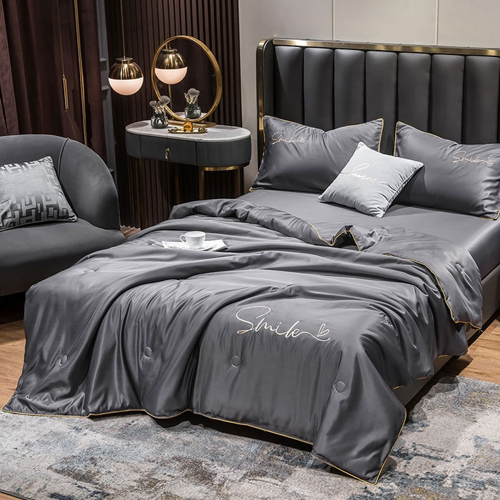 91家纺网 家纺一手货源 找家纺 蕾诺家纺 2026新款冰丝刺绣真丝轻奢简约夏被 被子被芯 潮流-高级灰